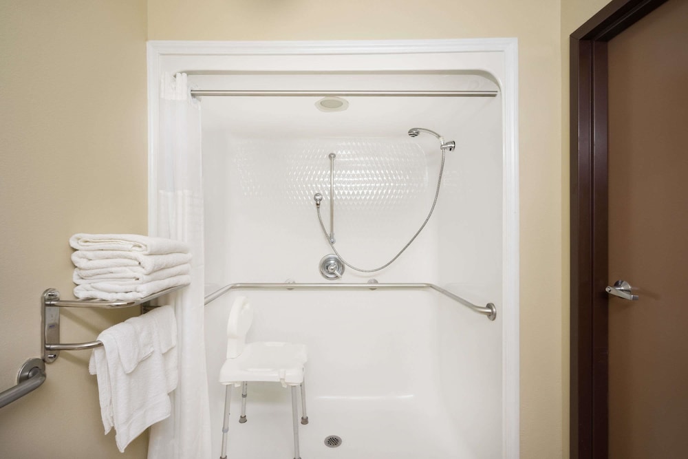 Microtel Inn & Suites by Wyndham Bowling Green 30/30