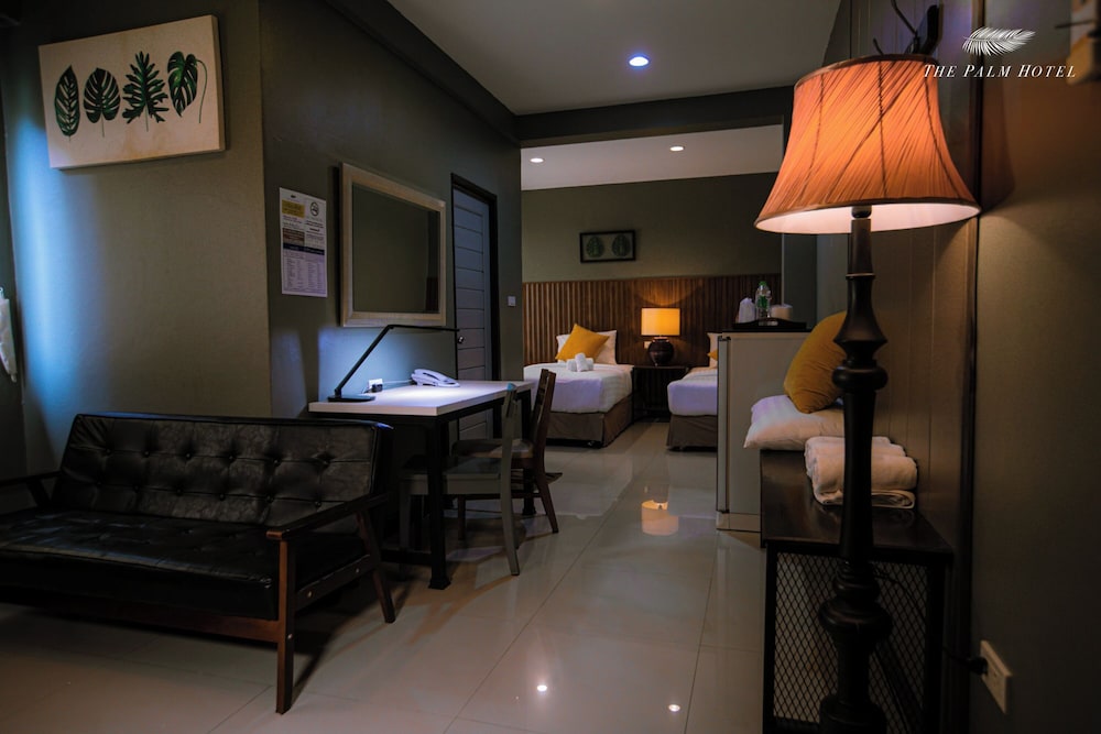 The Palm Hotel 24/50