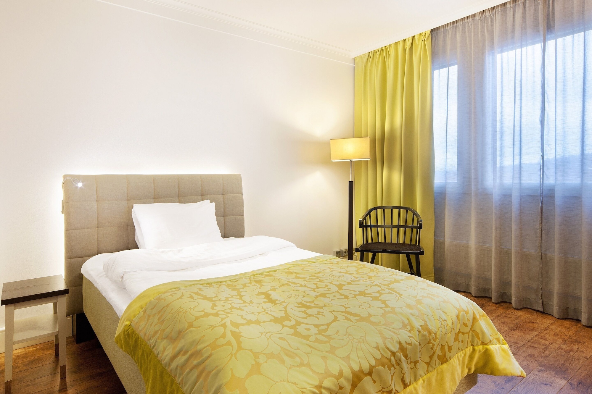 Manor, Standard, Single, Single Bed, Front View
