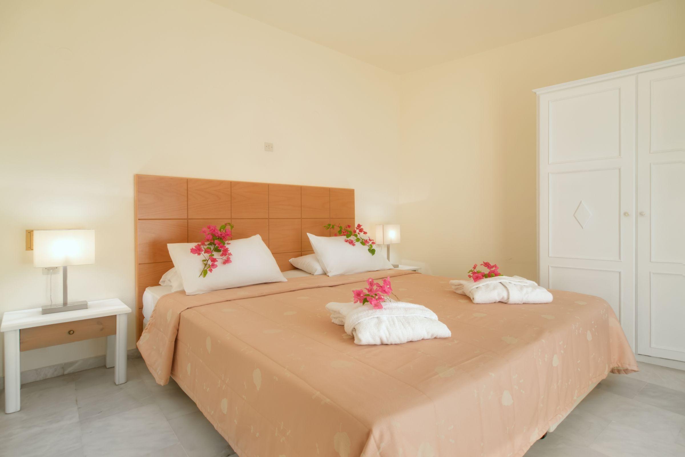 2 Bedrooms, Apartment, Inland View