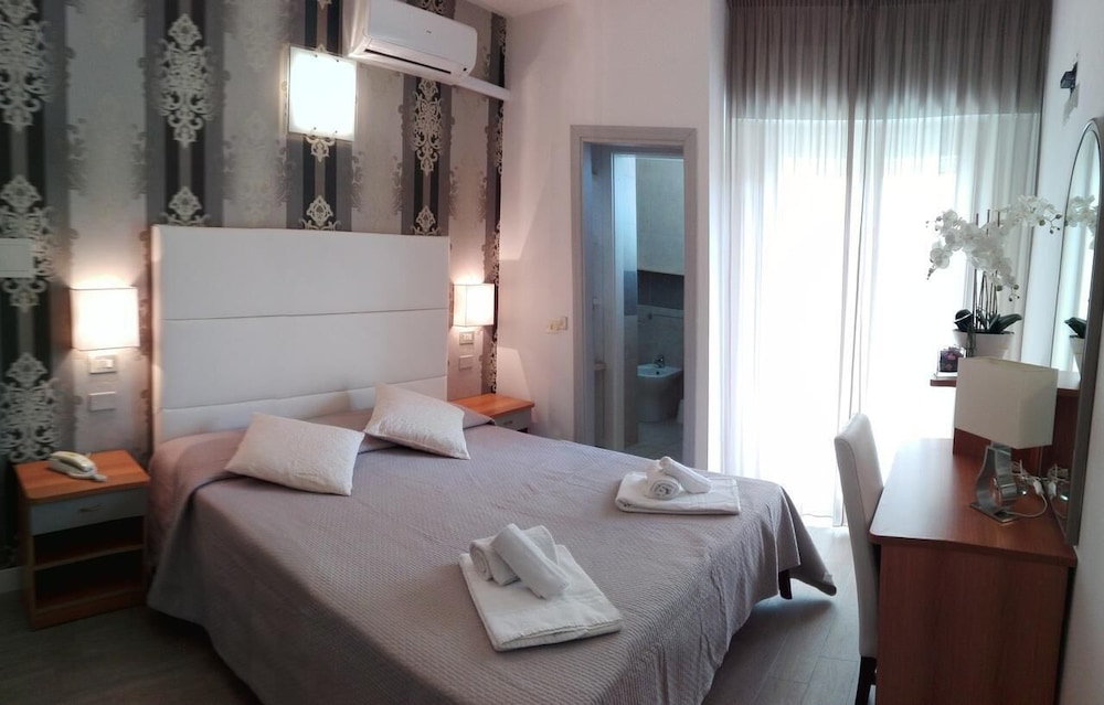 Ermeti Hotel 3/40