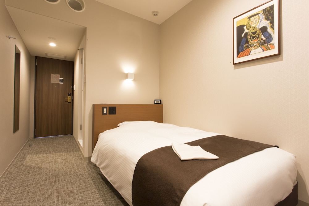 ROOM, SINGLE