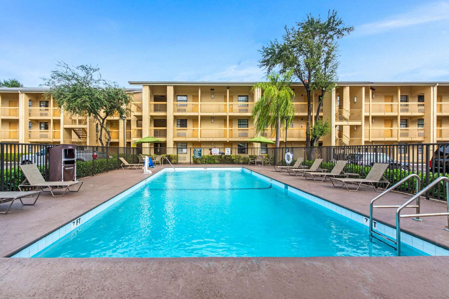 La Quinta Inn by Wyndham Miami Airport North 3/23