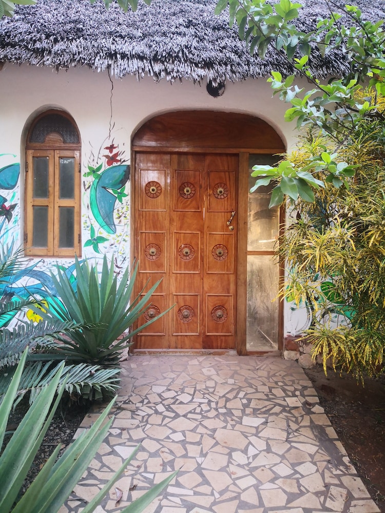 Mambo Ocean Resort 1/50