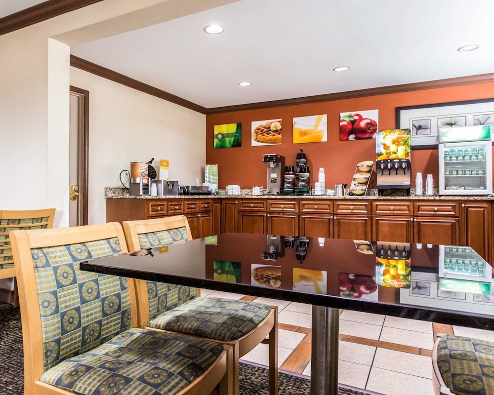 Quality Inn And Suites Southlake 40/49