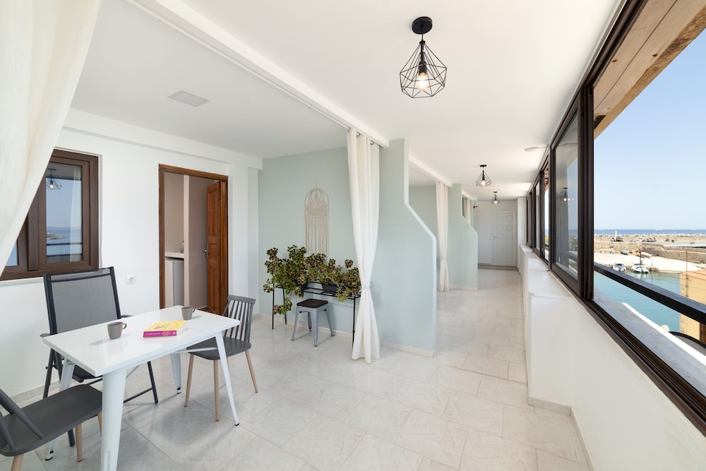 Faros Beach Hotel 38/42