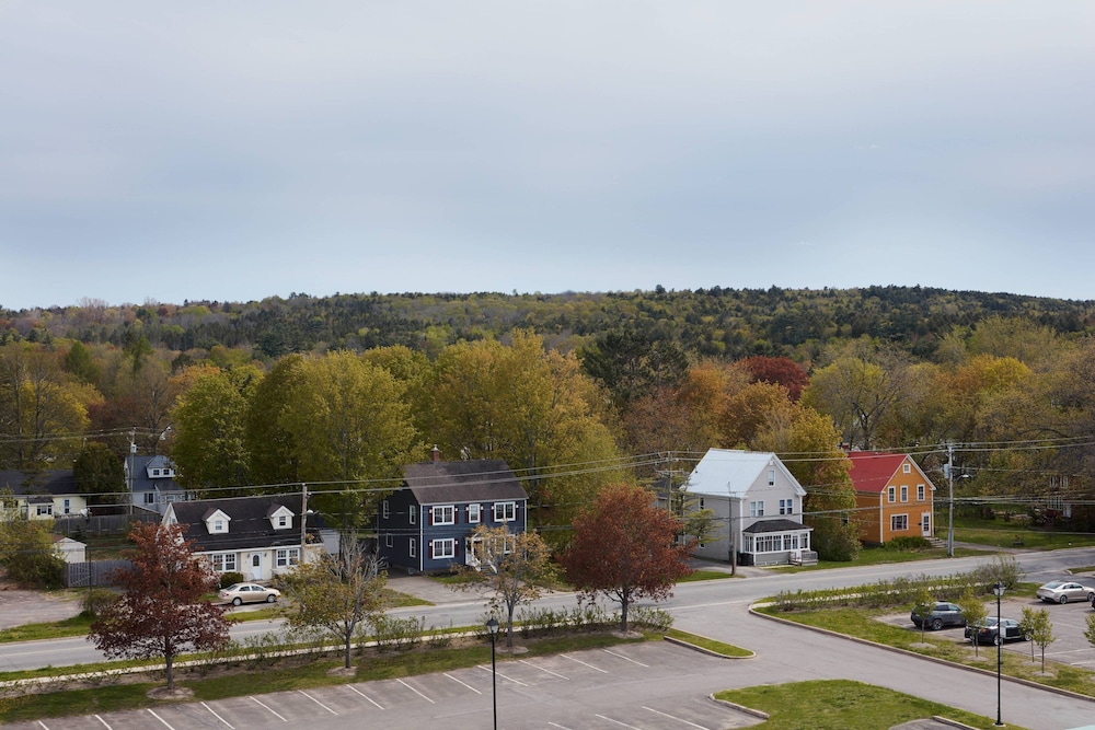 Delta Hotels By Marriott Fredericton 36/37