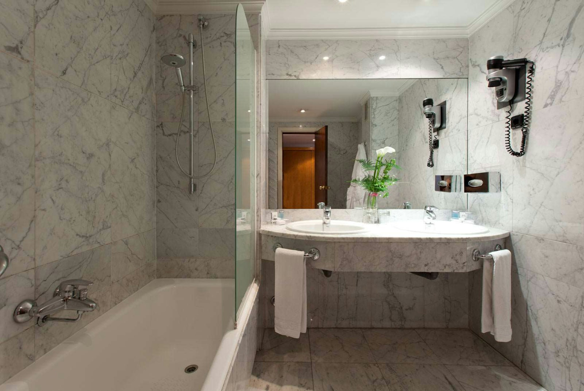 Agumar Hotel 47/48