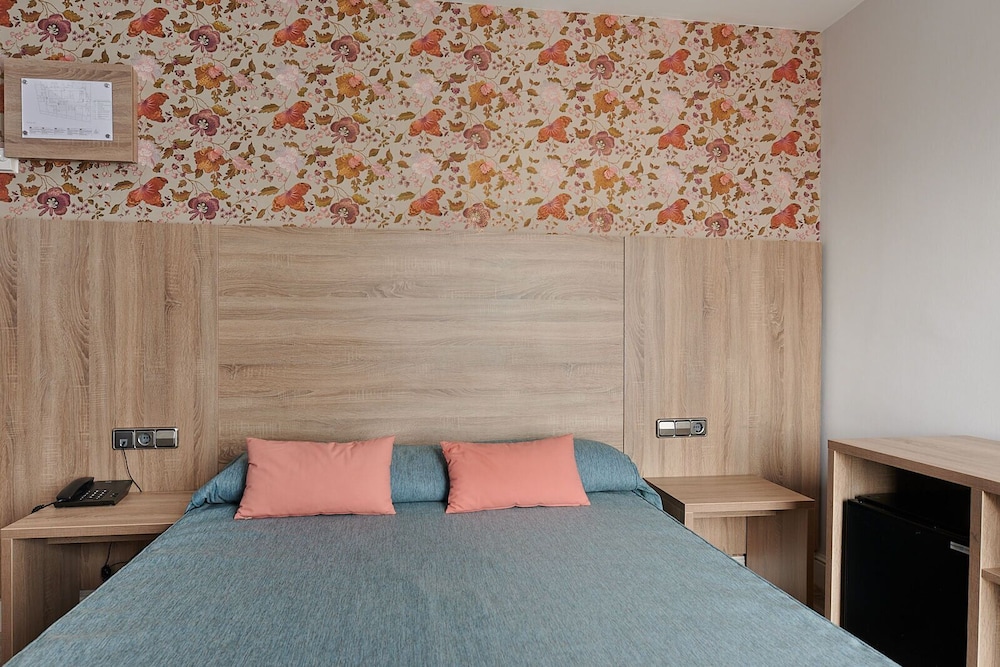 Ramblas Hotel 24/75