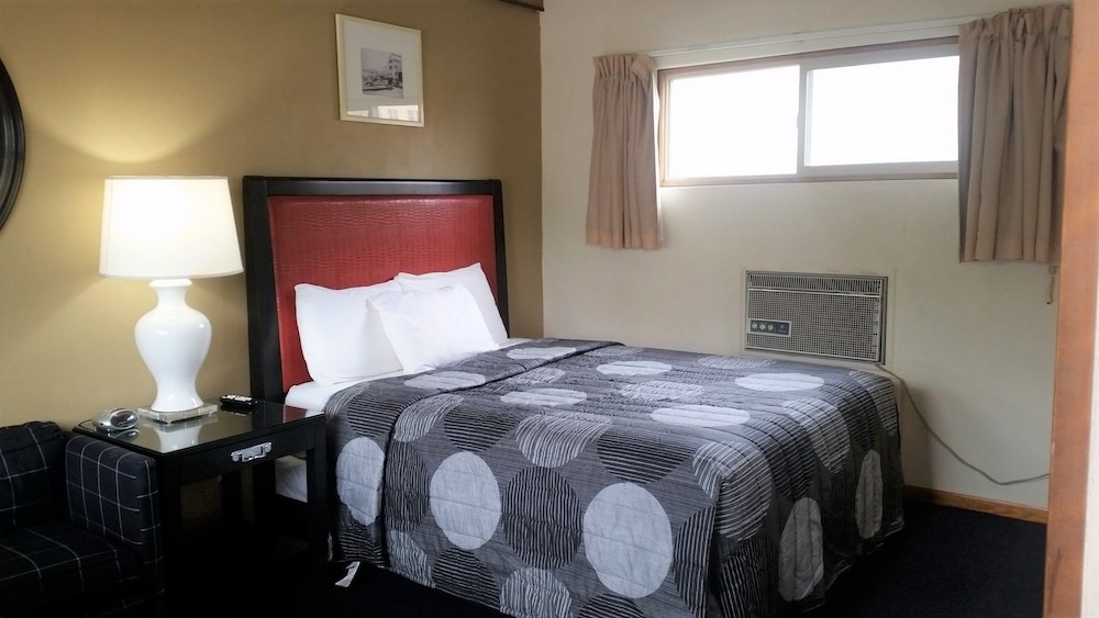 Hillcrest Motel 8/28