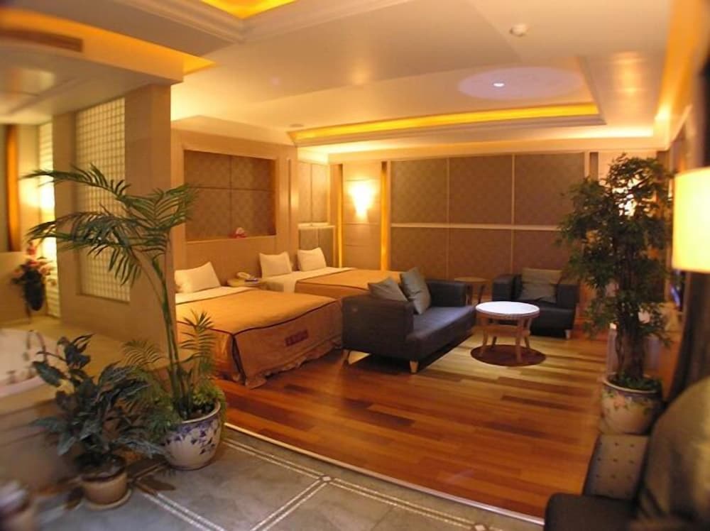 Changsing Business Motel 25/33