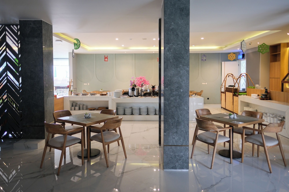 Facade Hotel by Azana 34/46