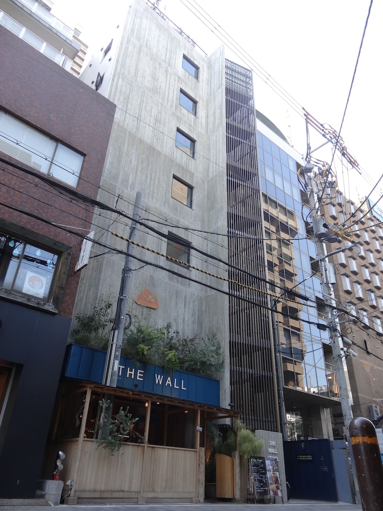 The Wall Hotel 2/37