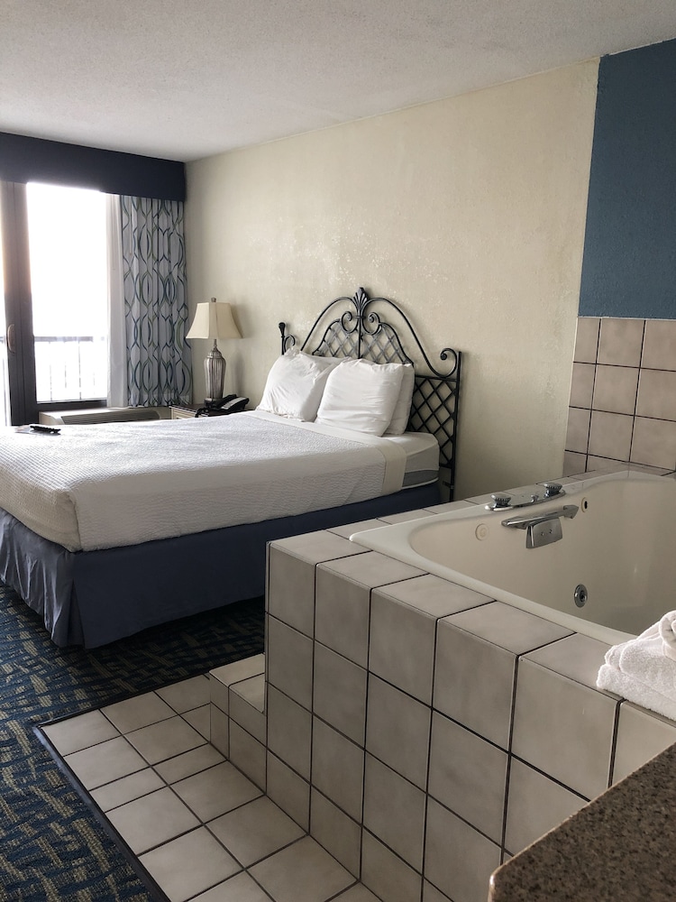 DELUXE, QUEEN BED, JETTED TUB