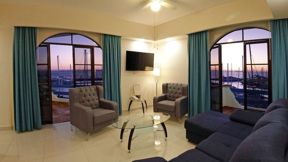 The Westmarine Waterfront Hotel 33/61