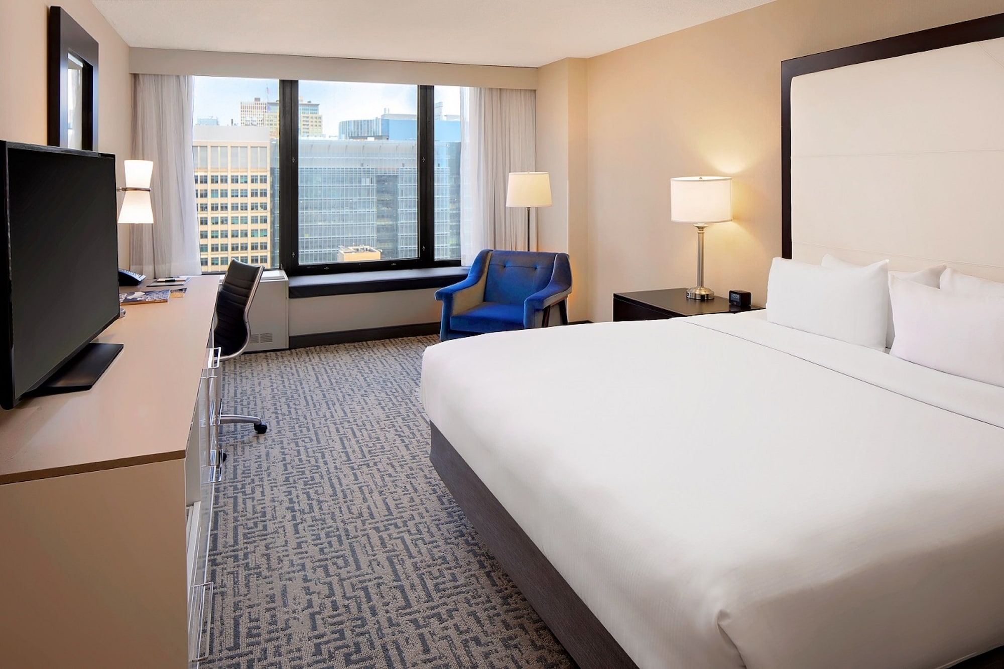 ROOM, KING BED, CITY VIEW