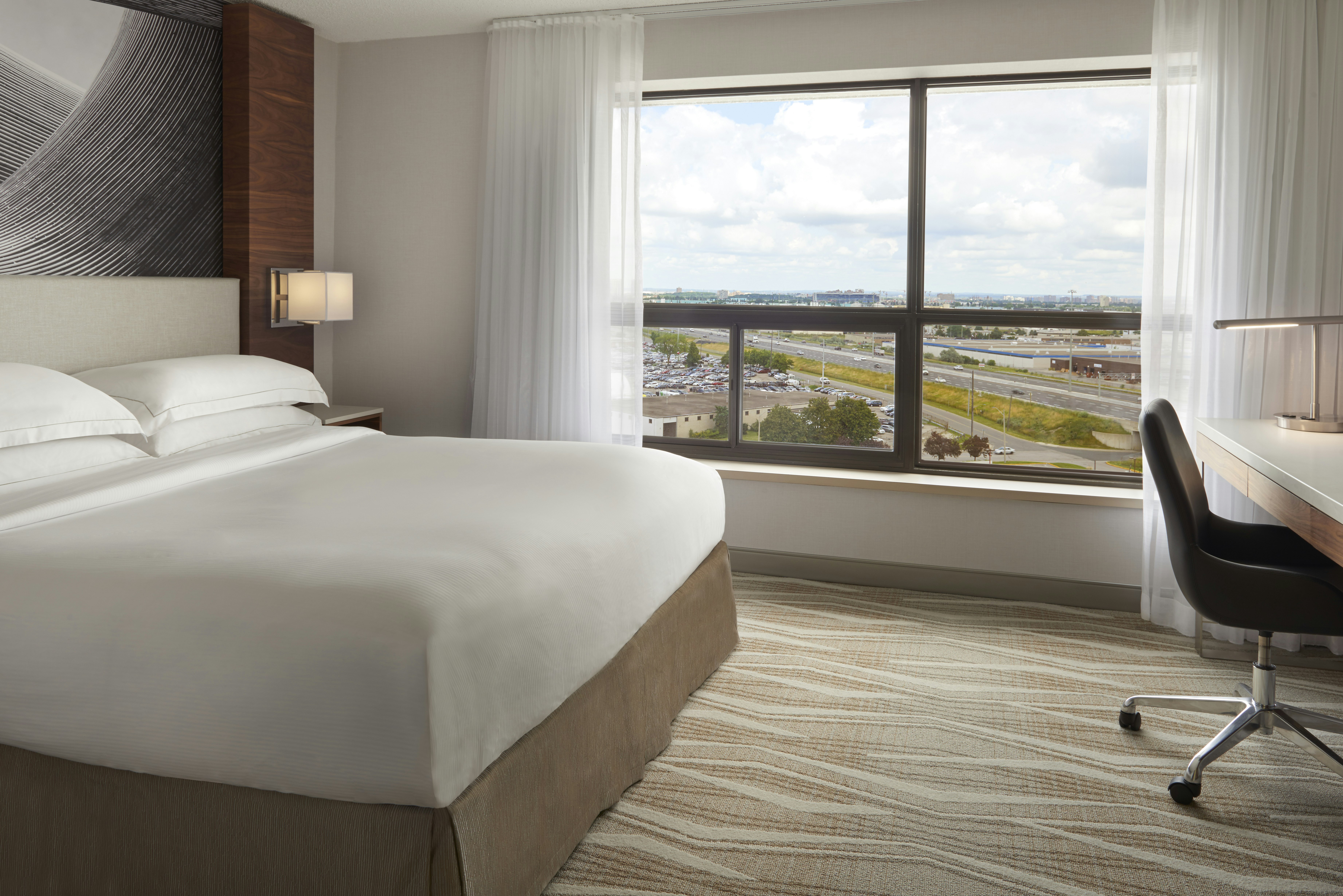 2 BEDROOMS, SUITE, CORNER