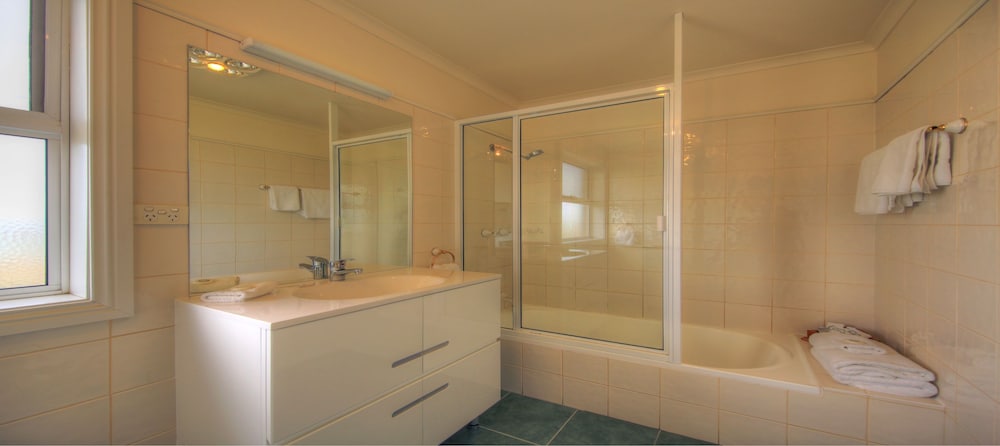 STANLEY VILLAGE WATERFRONT ACCOMMODATION 43/70