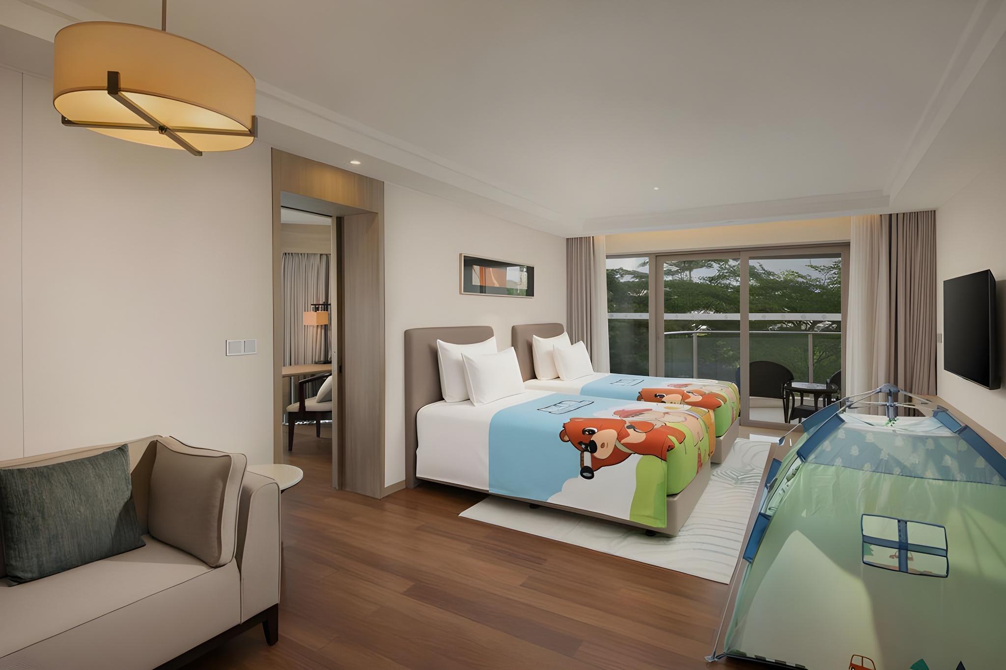 Parent Child Suite, King and Twin Beds