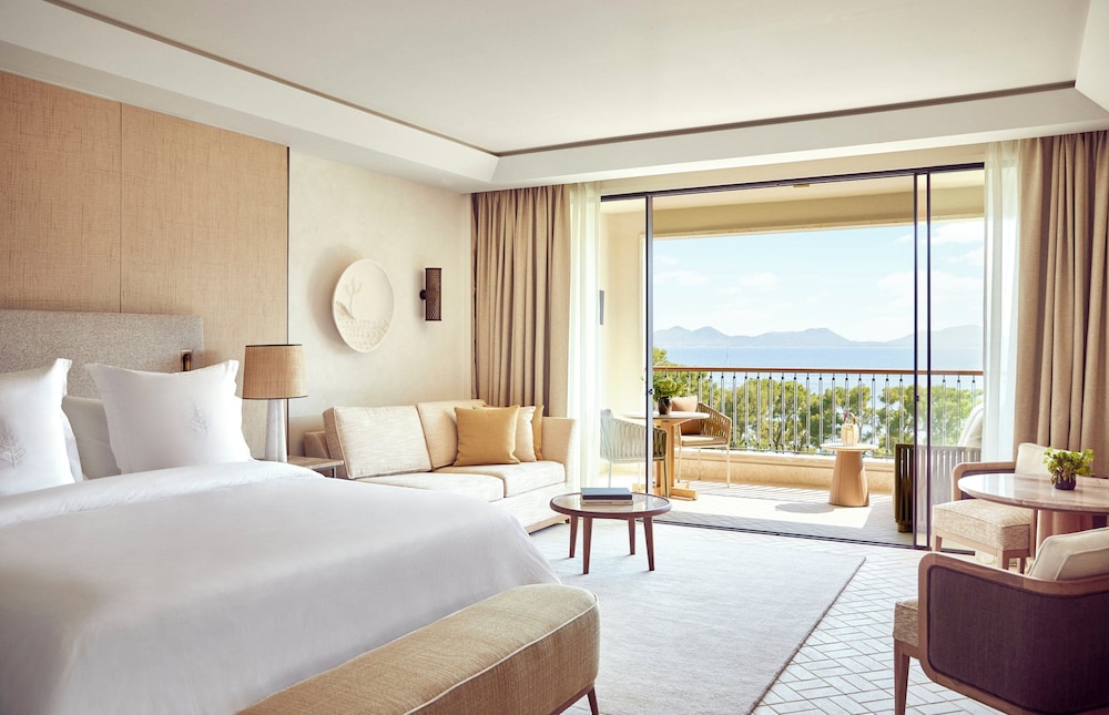 PREMIER, KING BED, SEA VIEW