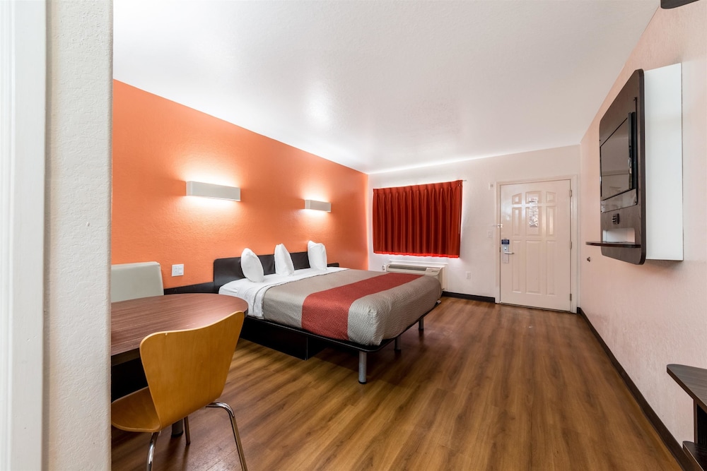 Motel6 Seguin, TX 28/53