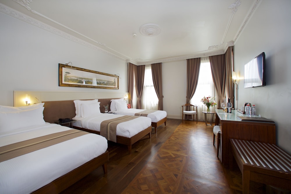 TAXIM LOUNGE HOTEL 24/58