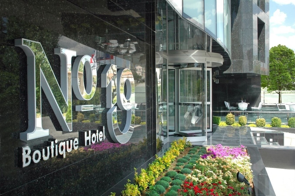 No 19 Boutique Hotel 65/69