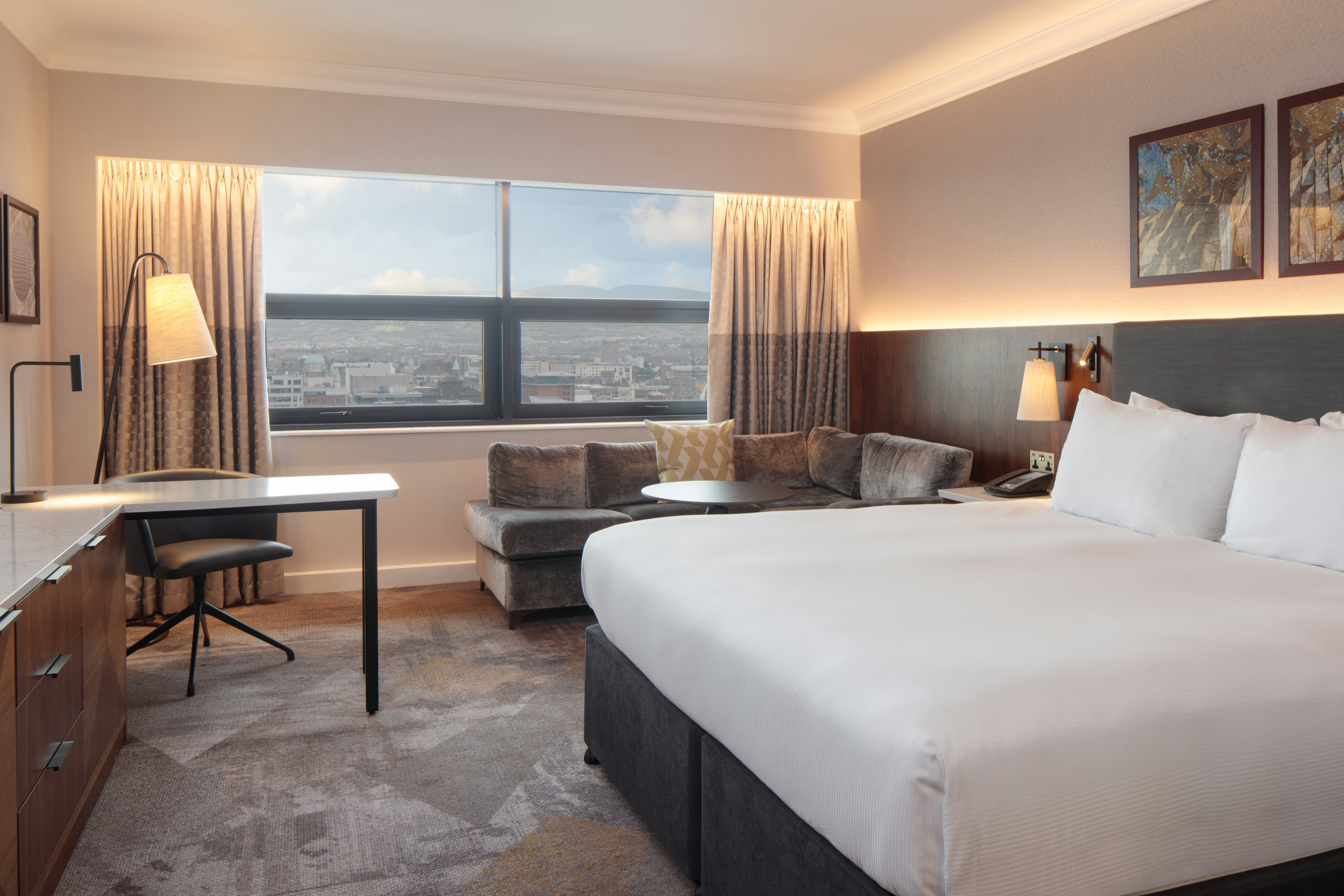 EXECUTIVE, SUITE, KING BED