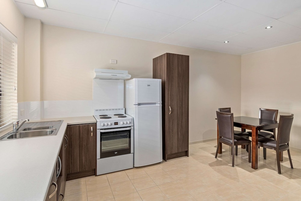 Quality Hotel Robertson Gardens 36/42