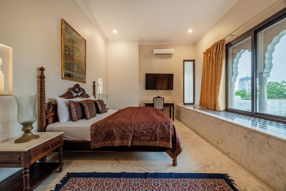 PALACE, SUITE