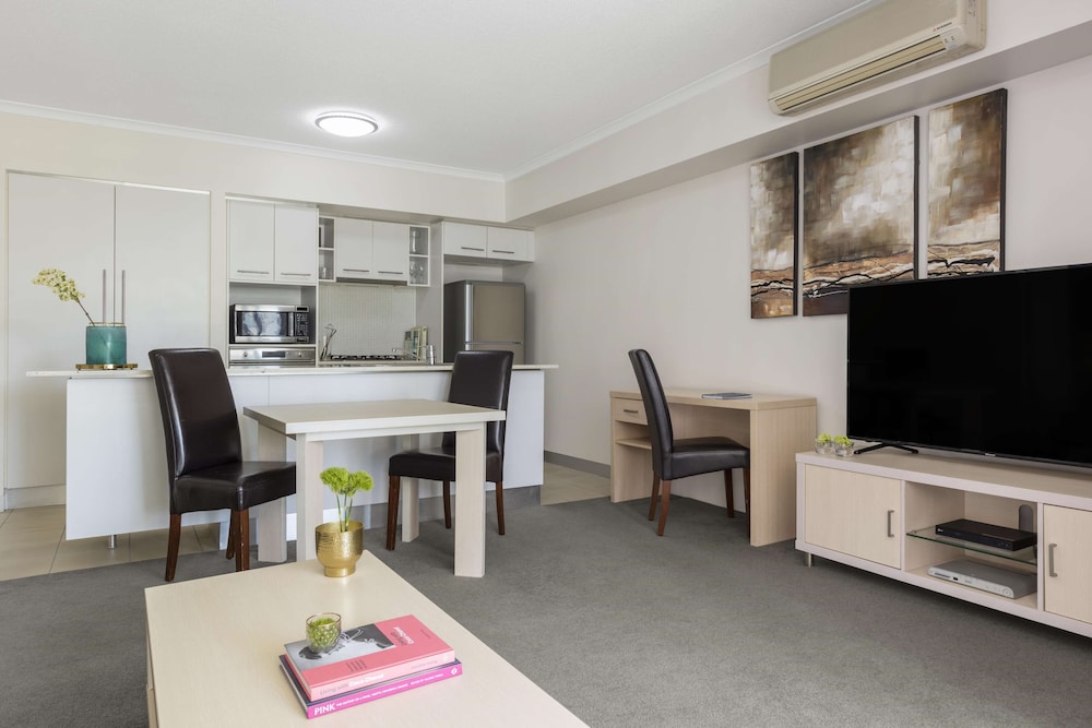 Oaks Brisbane River City Suites 38/72