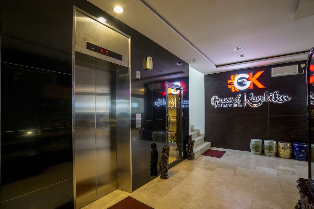 Hotel Grand Kartika 3/63