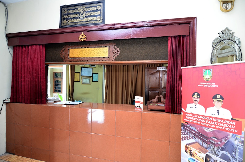 Reddoorz Plus @ Laweyan 1/55