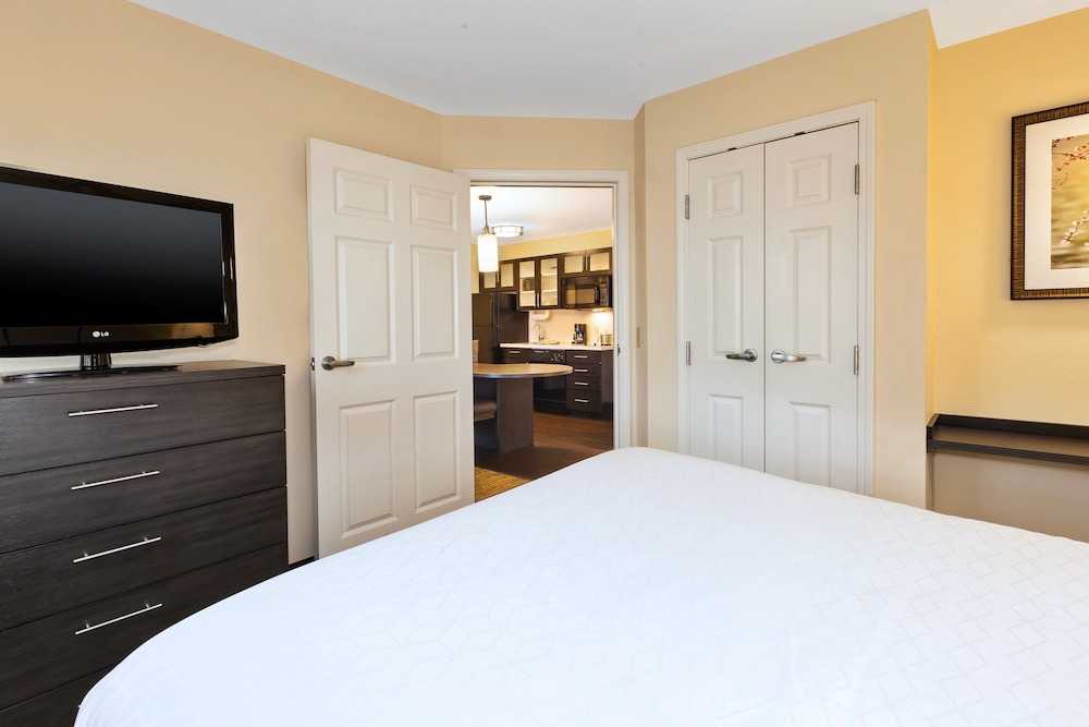 CANDLEWOOD SUITES POLARIS 13/39