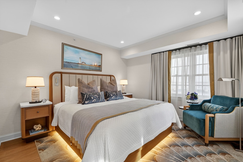 1 Bedroom, Suite, King Bed, Water View, Main Building، Saybrook Point Inn, Marina & Spa 2/5