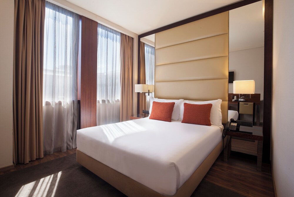 Avenue, Deluxe, Double Bed, City View
