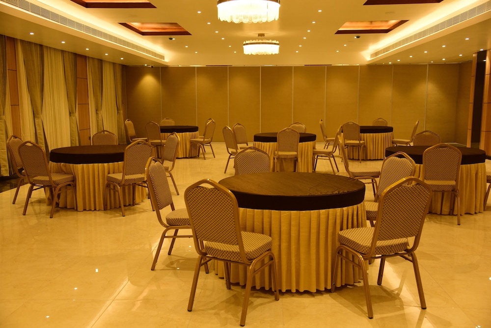 Hotel Grand Serene Mysore 27/31
