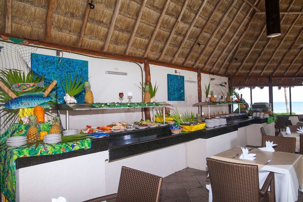 Aquamarina Beach Hotel Cancun 46/63