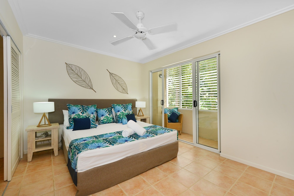 3 BEDROOMS, VILLA