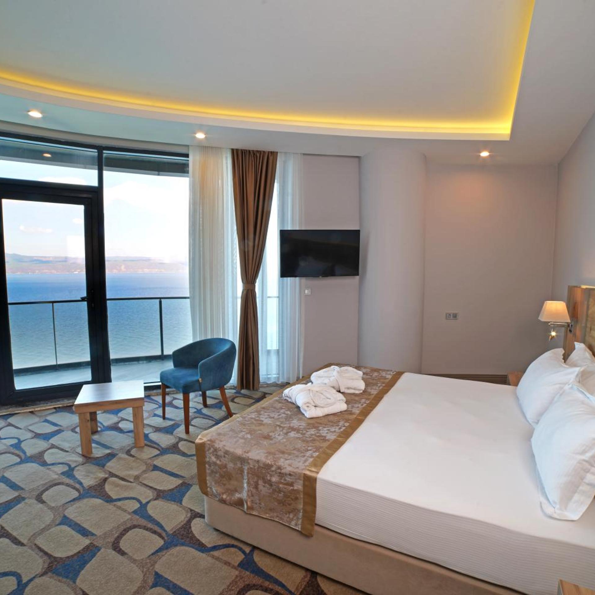 Room, King Bed, Sea View