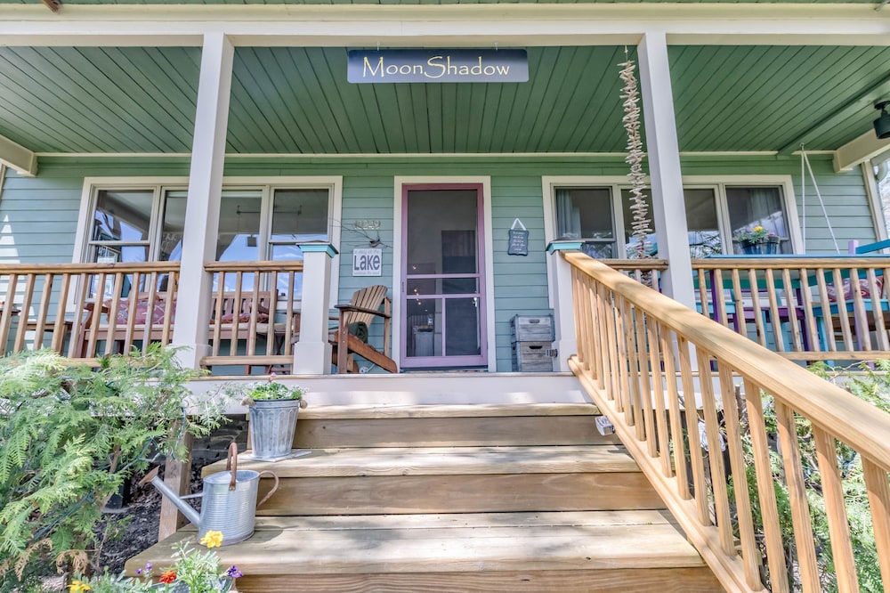 Moonshadow Bed and Breakfast 2/69