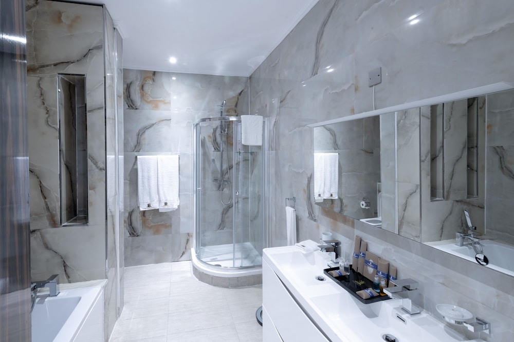 Wells Carlton Hotel and Apartment Abuja 56/57