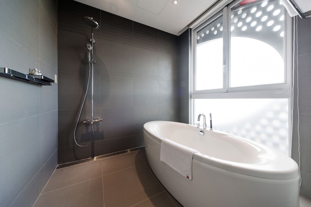 HOTEL POISPOIS 54/56