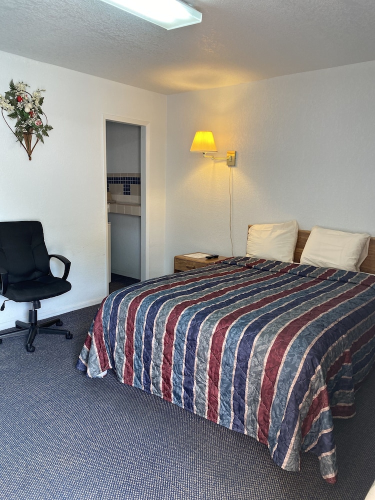 Regency Inn Comanche 8/36