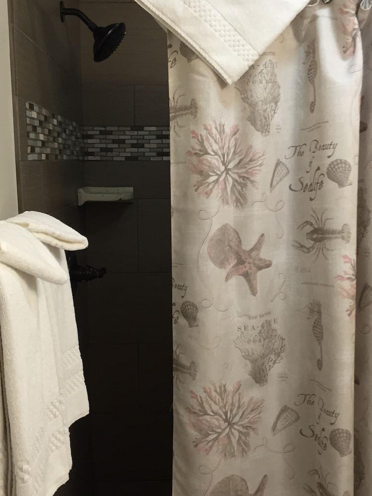 Beach Bungalow Inn and Suites 37/67