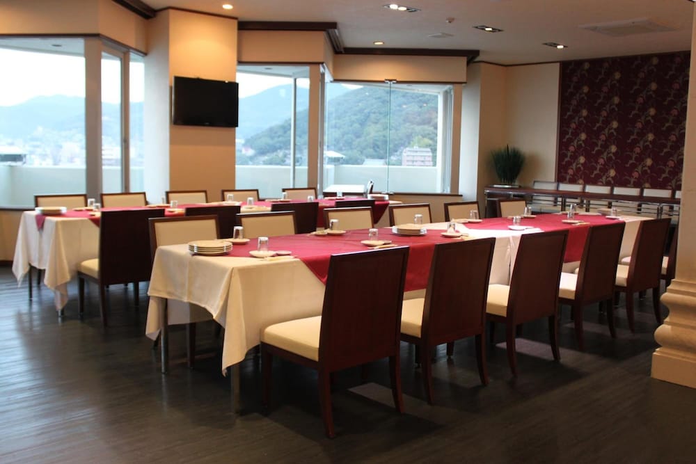 restaurant cafeteria