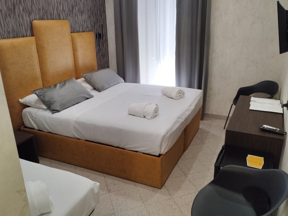 Hotel Ercoli 16/32
