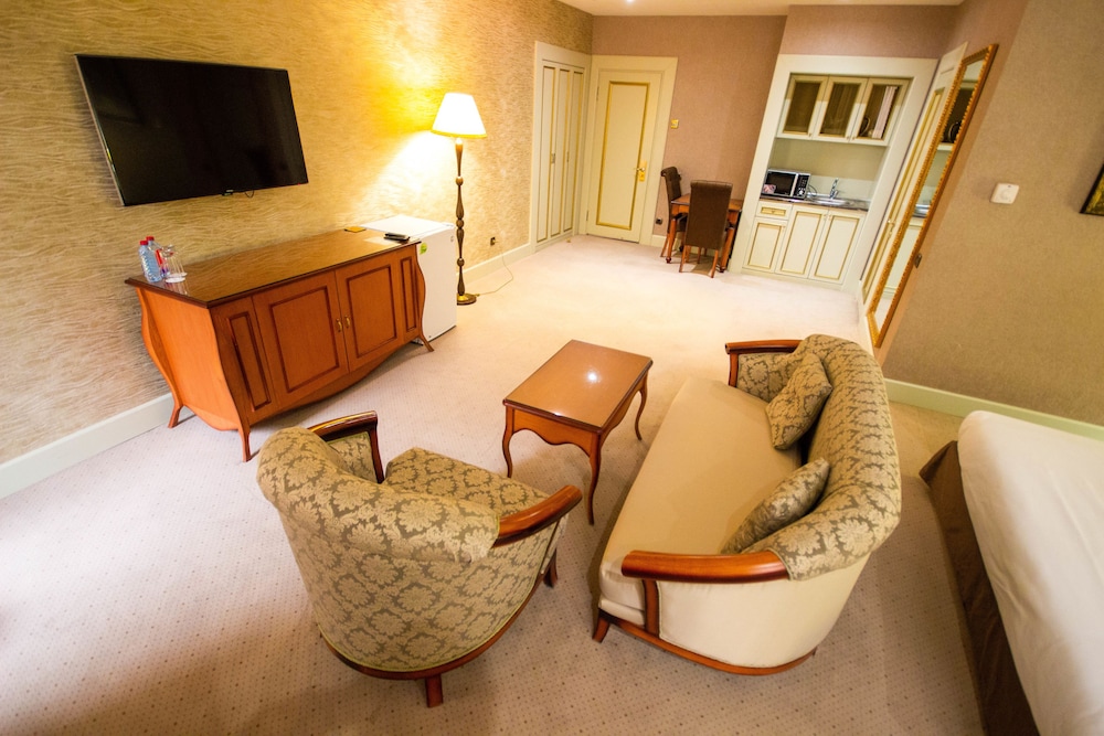 Sapphire Inn Hotel 24/37