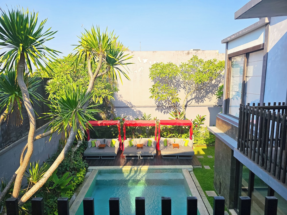 Seminyak Icon 4/70