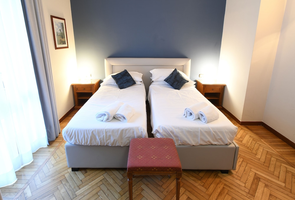 Hotel Cavour 28/58
